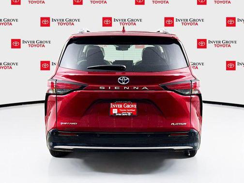 2025 Toyota Sienna Platinum