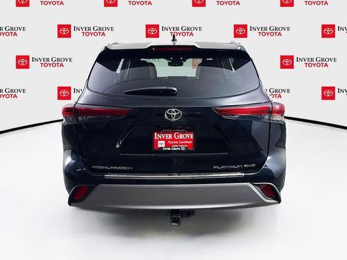 Midnight Black Metallic 2022 Toyota Highlander Platinum