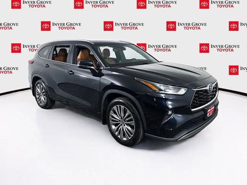 Midnight Black Metallic 2022 Toyota Highlander Platinum
