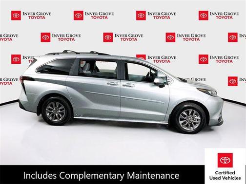 2025 Toyota Sienna LE