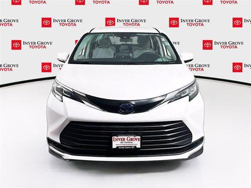2022 Toyota Sienna LE