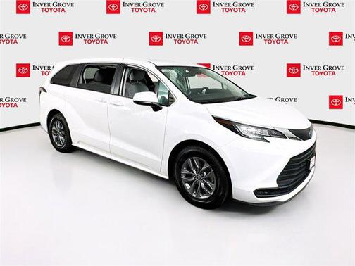 2022 Toyota Sienna LE
