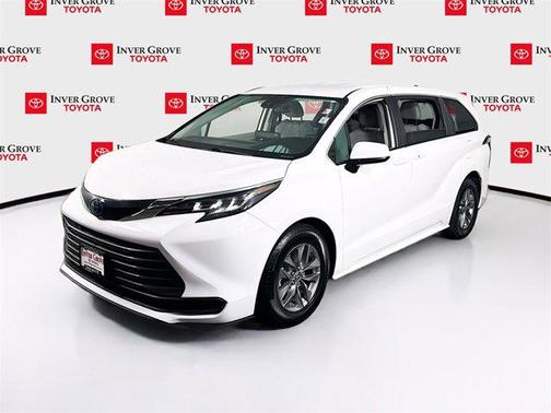 2022 Toyota Sienna LE