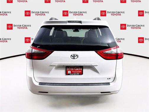 2020 Toyota Sienna LE
