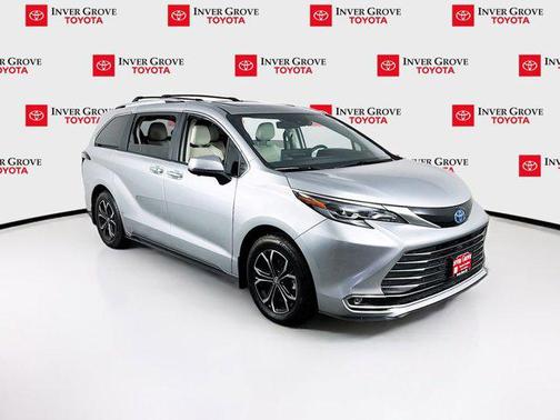 2025 Toyota Sienna Platinum