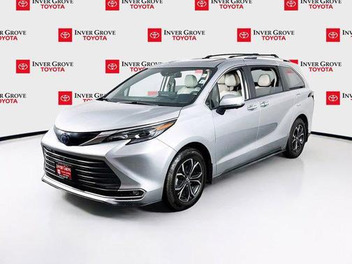 2025 Toyota Sienna Platinum
