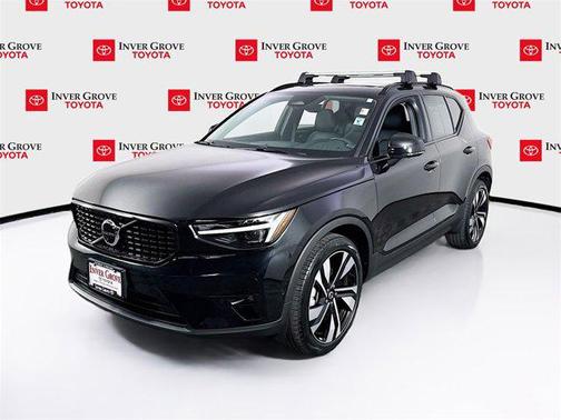 2023 Volvo XC40 B5 Ultimate Dark Theme