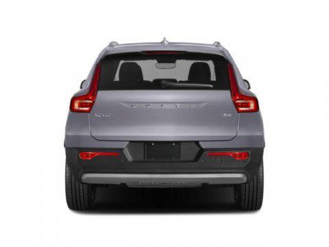 2023 Volvo XC40 B5 Ultimate Dark Theme