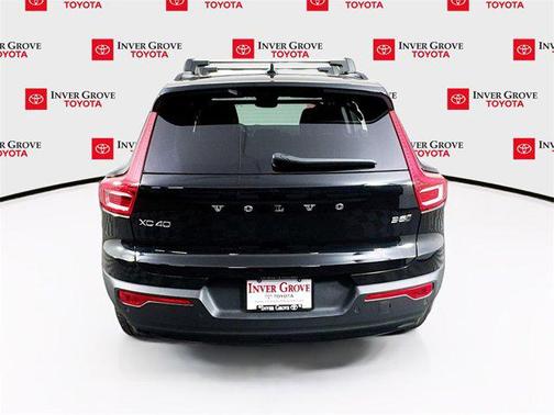 2023 Volvo XC40 B5 Ultimate Dark Theme