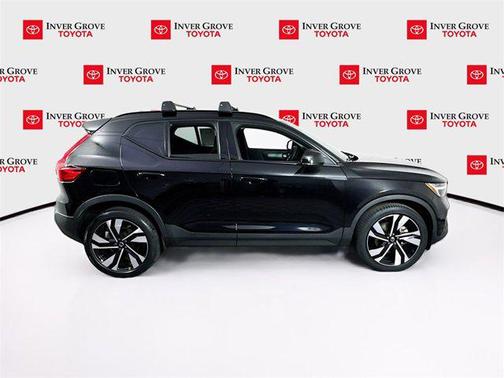 2023 Volvo XC40 B5 Ultimate Dark Theme
