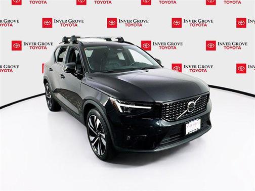 2023 Volvo XC40 B5 Ultimate Dark Theme