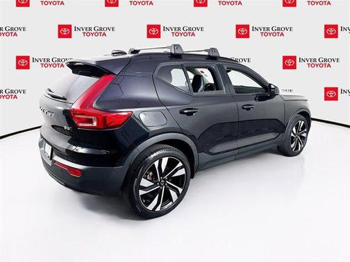 2023 Volvo XC40 B5 Ultimate Dark Theme