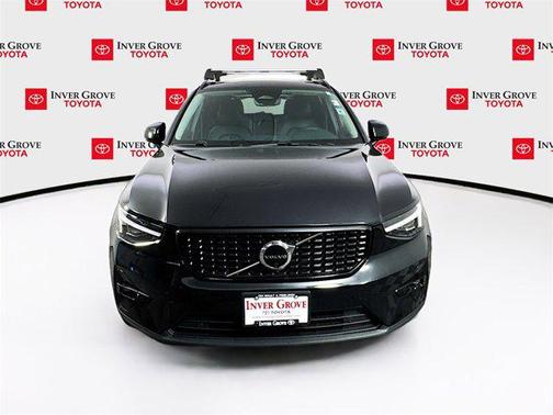 2023 Volvo XC40 B5 Ultimate Dark Theme