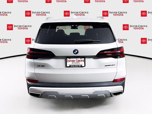 White Metallic 2024 BMW X5 xDrive40i
