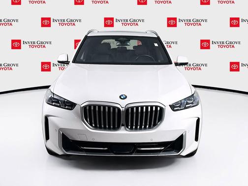 White Metallic 2024 BMW X5 xDrive40i