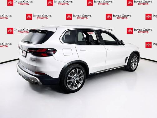 White Metallic 2024 BMW X5 xDrive40i