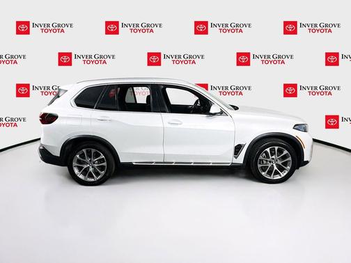 White Metallic 2024 BMW X5 xDrive40i