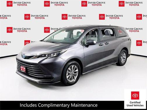 2025 Toyota Sienna LE