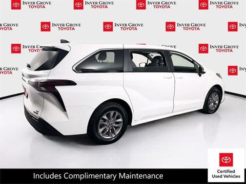 2024 Toyota Sienna LE