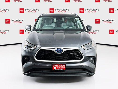 Magnetic Gray Metallic 2022 Toyota Highlander Hybrid XLE