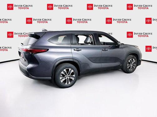 Magnetic Gray Metallic 2022 Toyota Highlander Hybrid XLE