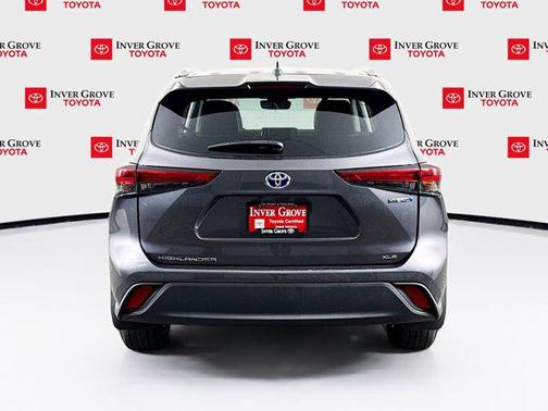 Magnetic Gray Metallic 2022 Toyota Highlander Hybrid XLE