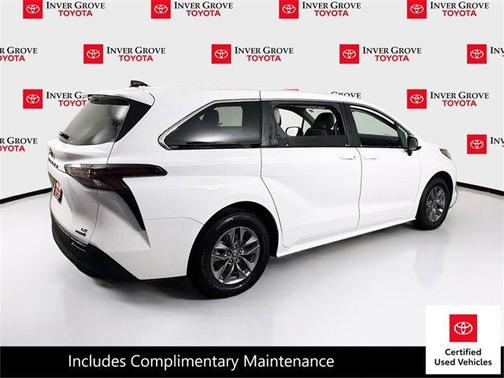2024 Toyota Sienna LE