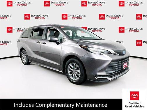 2022 Toyota Sienna LE
