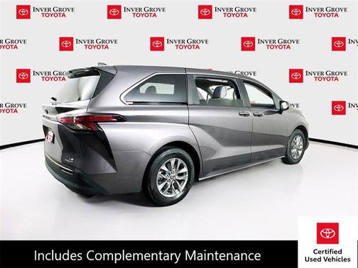 2022 Toyota Sienna LE