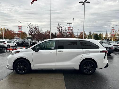 2025 Toyota Sienna XSE 7 Passenger
