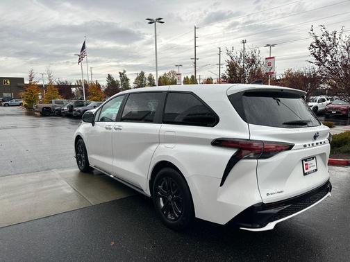 2025 Toyota Sienna XSE 7 Passenger
