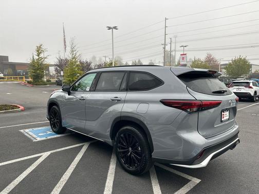 2025 Toyota Highlander XSE