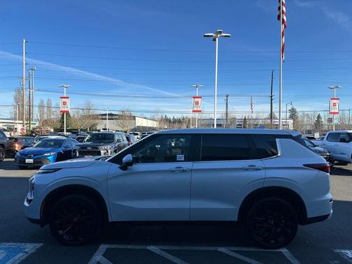 2022 Mitsubishi Outlander SE