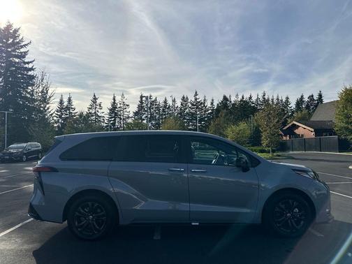2025 Toyota Sienna XSE 7 Passenger