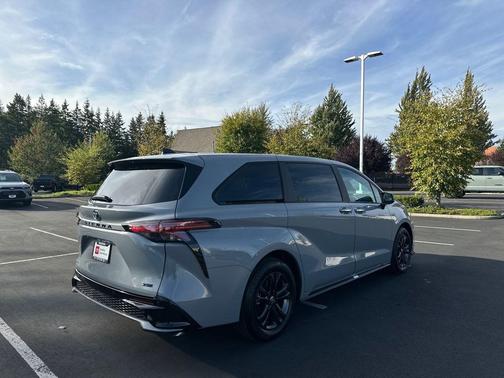 2025 Toyota Sienna XSE 7 Passenger