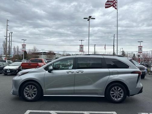 2022 Toyota Sienna XLE