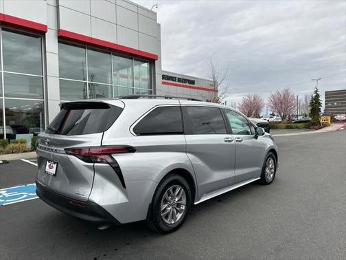 2022 Toyota Sienna XLE