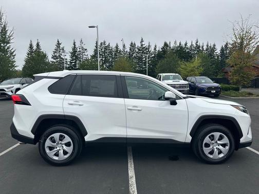 2025 Toyota RAV4 LE