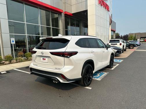 2025 Toyota Highlander XSE