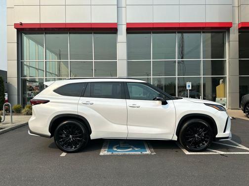 2025 Toyota Highlander XSE