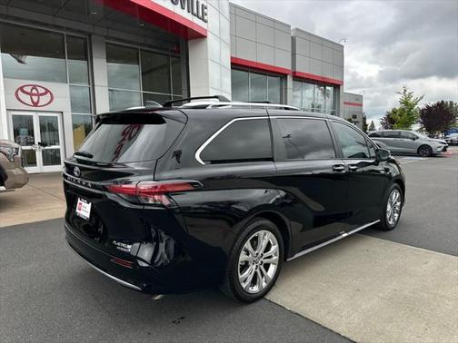 2023 Toyota Sienna Platinum 7 Passenger