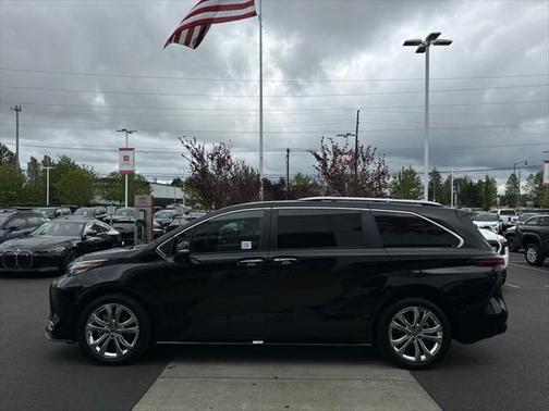 2023 Toyota Sienna Platinum 7 Passenger
