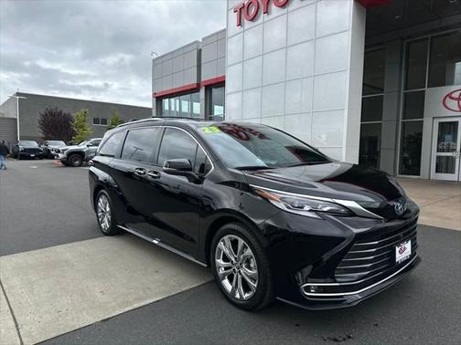 2023 Toyota Sienna Platinum 7 Passenger