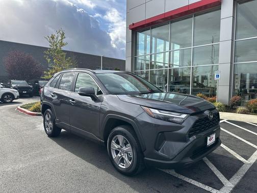 2025 Toyota RAV4 Hybrid XLE