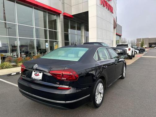 2018 Volkswagen Passat 2.0T SE