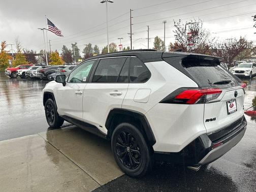 2023 Toyota RAV4 Hybrid SE