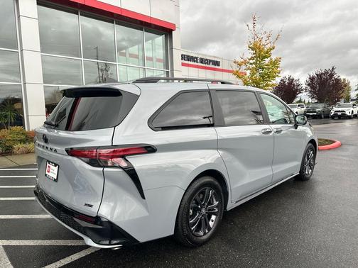 2025 Toyota Sienna XSE 7 Passenger