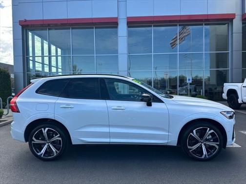 2025 Volvo XC60 Plug-In Hybrid T8 Ultra