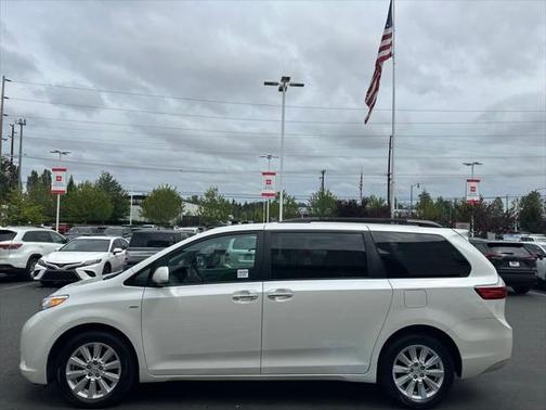 2017 Toyota Sienna XLE