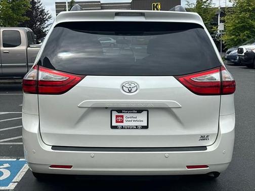 2017 Toyota Sienna XLE